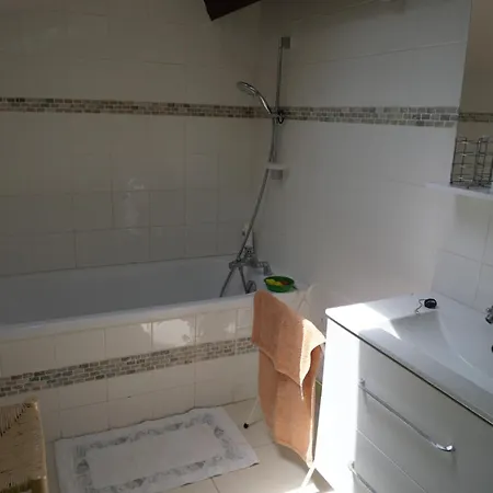Cantegrel, D'hôtes Et Sanitaires à L'étage Chez L'habitant, 2 Jours Minimum *